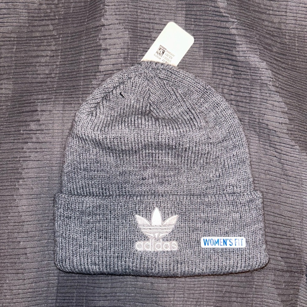 Adidas beanie with tags 🏷️🤍